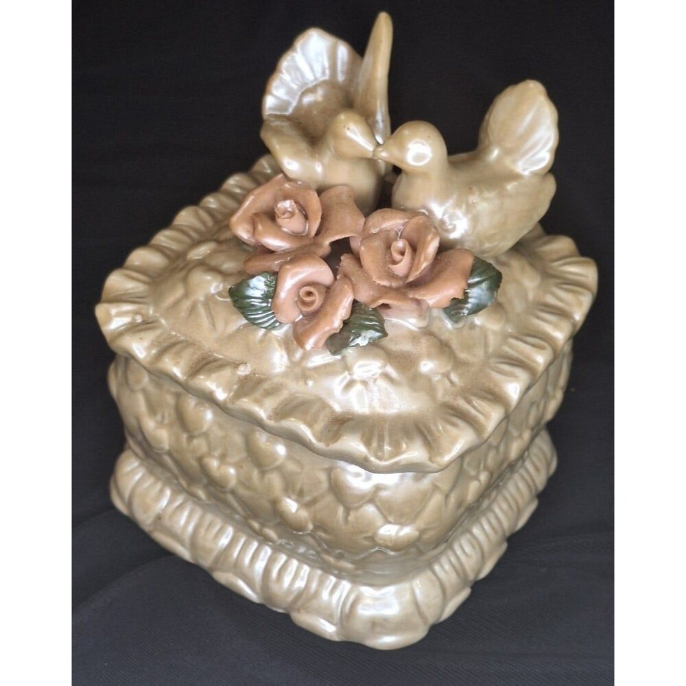 PEARLED CREAM w/ PEARL DOVES & PINK ROSES CERAMIC JEWELRY DRESSER TRINKET BOX